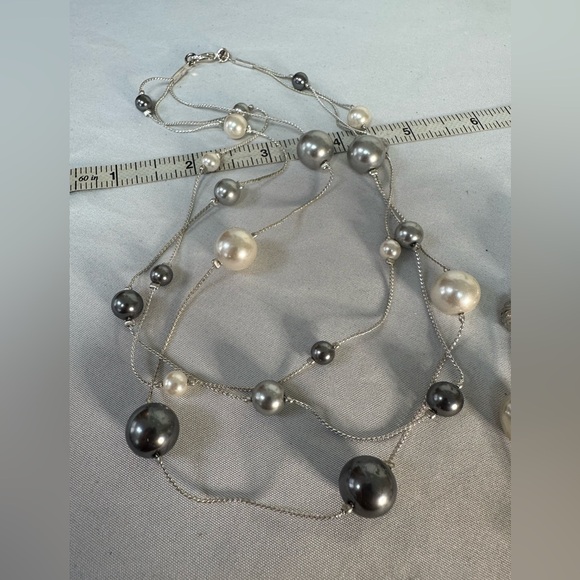 Two silvertone pearl bead infinity style silvertone necklaces - Picture 6 of 8